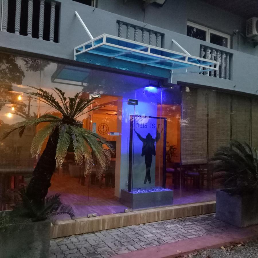This Is It Airport Hotel And Restaurant Negombo Luaran gambar