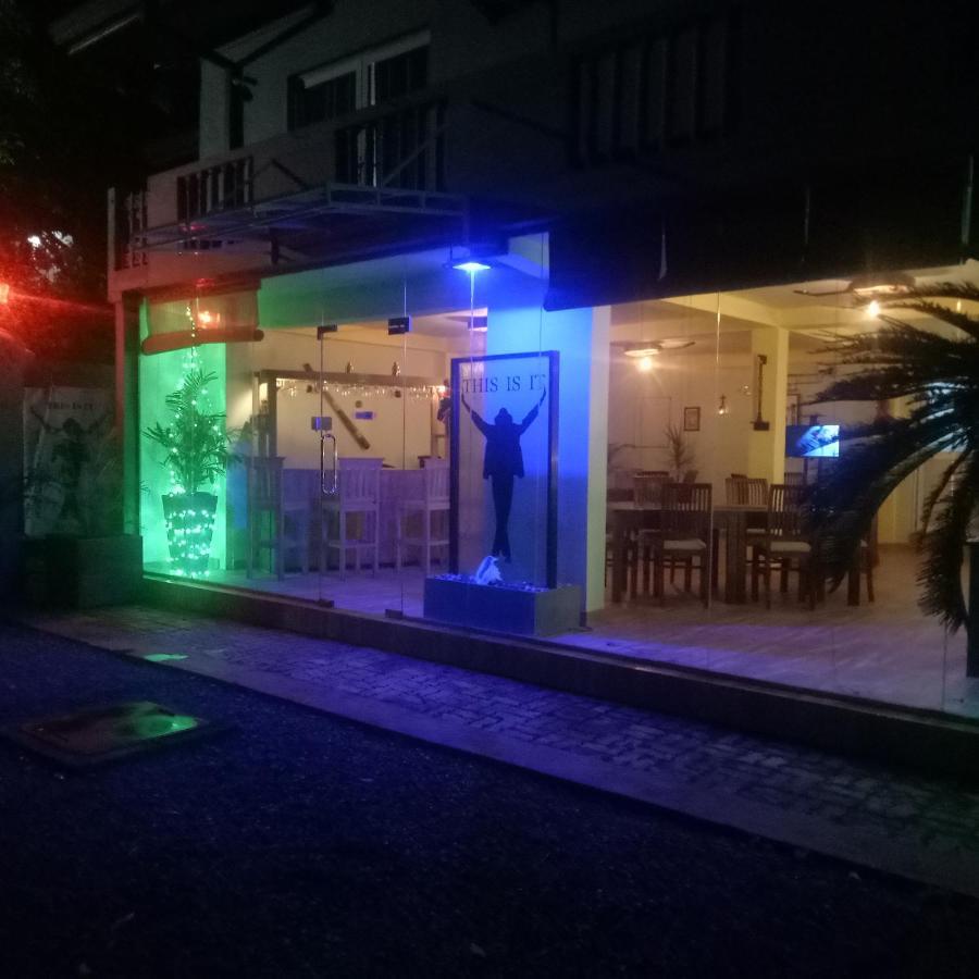 This Is It Airport Hotel And Restaurant Negombo Luaran gambar