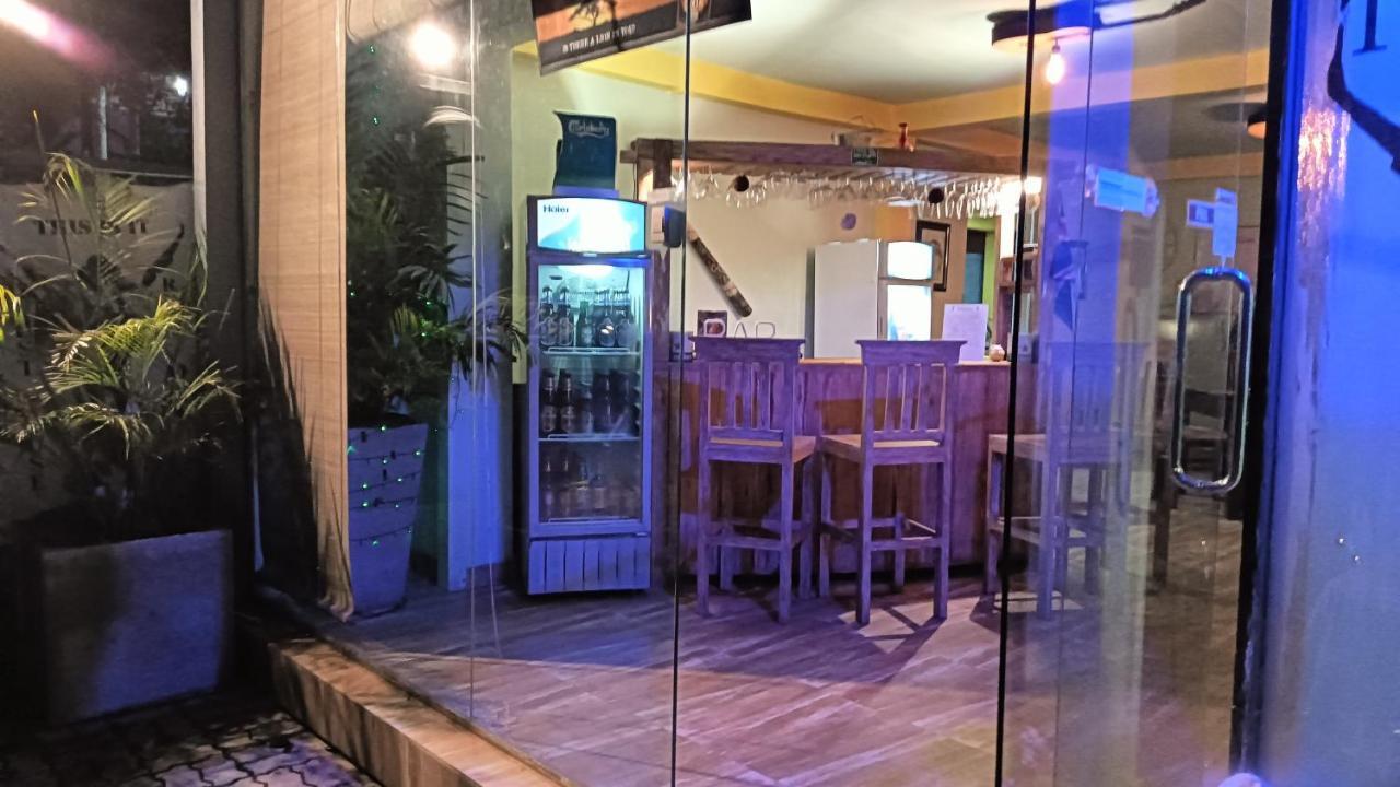 This Is It Airport Hotel And Restaurant Negombo Luaran gambar