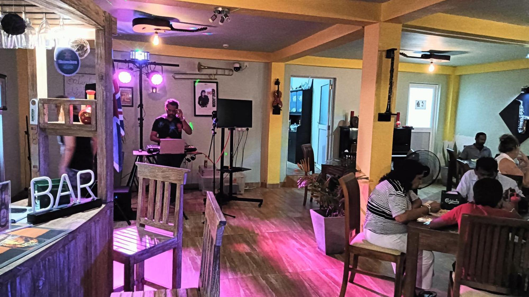 This Is It Airport Hotel And Restaurant Negombo Luaran gambar
